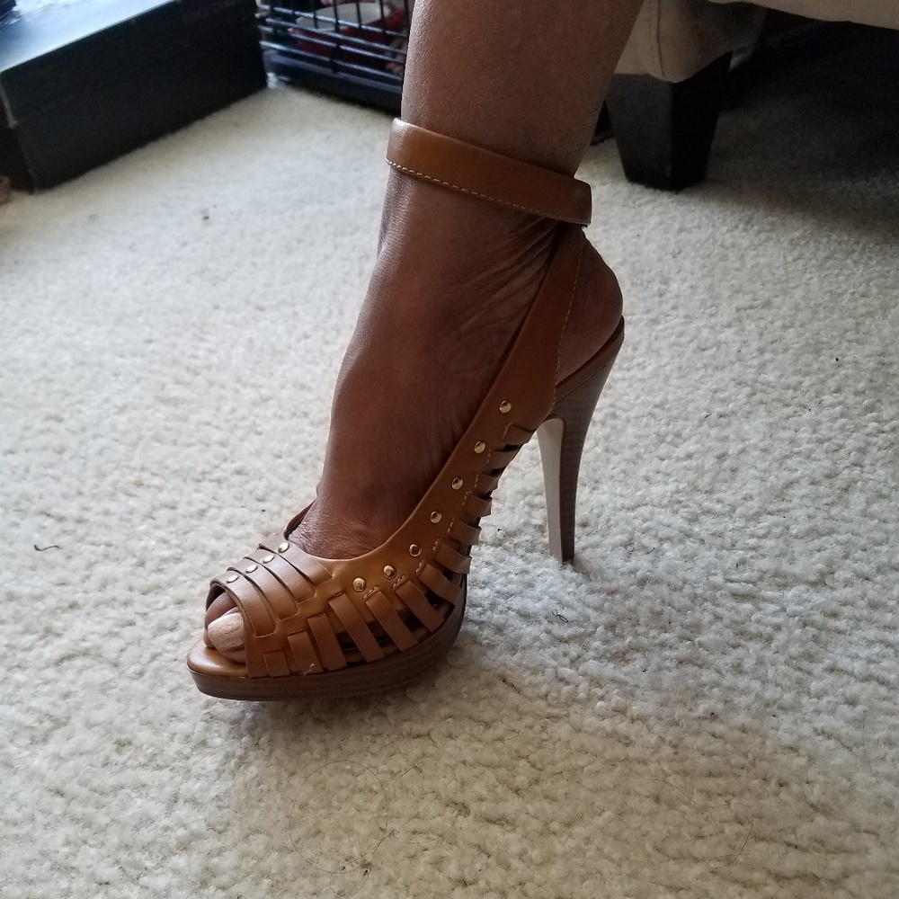 Delicious sandals
